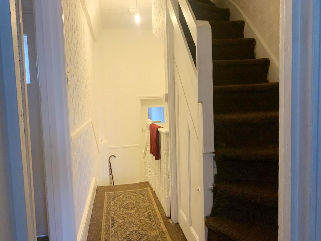 Lot: 23 - FREEHOLD BLOCK OF THREE FLATS FOR INVESTMENT - Landing and stairway for top floor flat